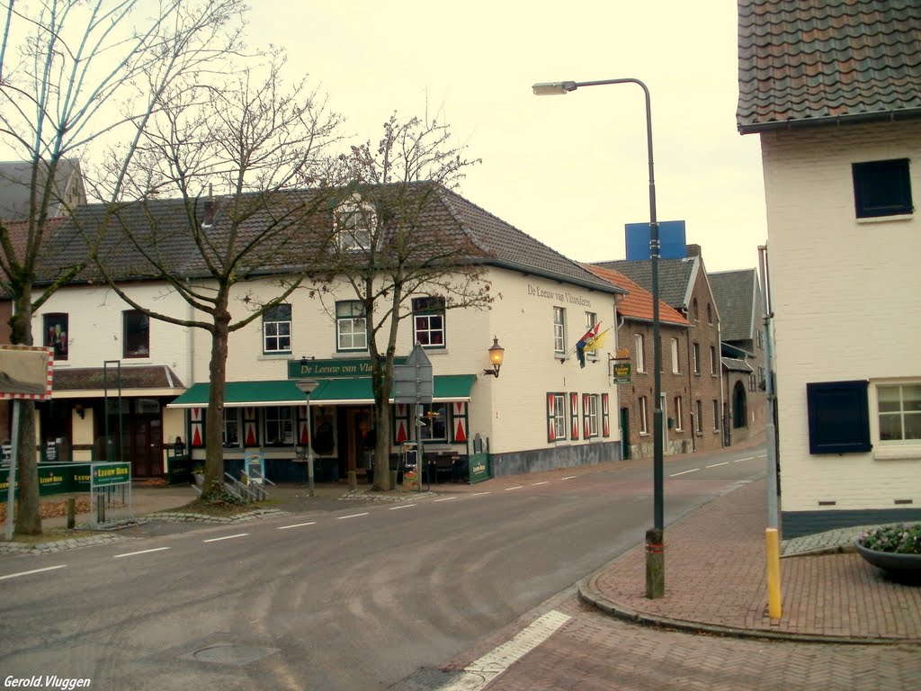 Ingbergrachtweg...links De Leeuw Van Vlaanderen...... en meer links het boeven Café van Gulpen..En als je wat te lullen hebt LE... trut zeg het de mensen in het gezicht jij hoeft mij geen bier in te schenken want bij boeven kom ik niet over de vloer...........24 Nov. 2010 by Gerold Vluggen