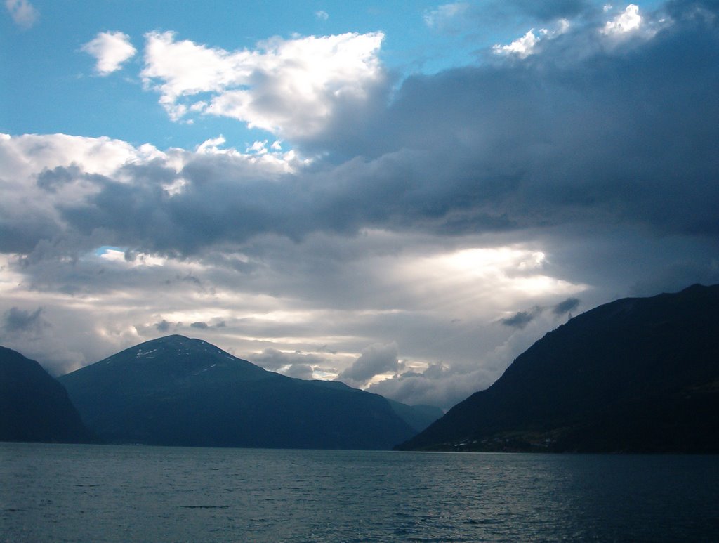 Norddalsfjorden by Jaroslaw Sekula