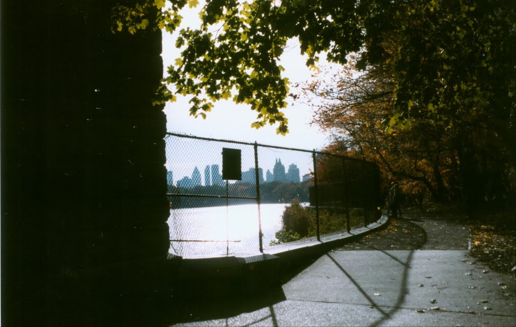 Water Reservoir in central Park, Dustin Hoffmann's way in John Schlesinger's thriller "Marathon Man" by 982613