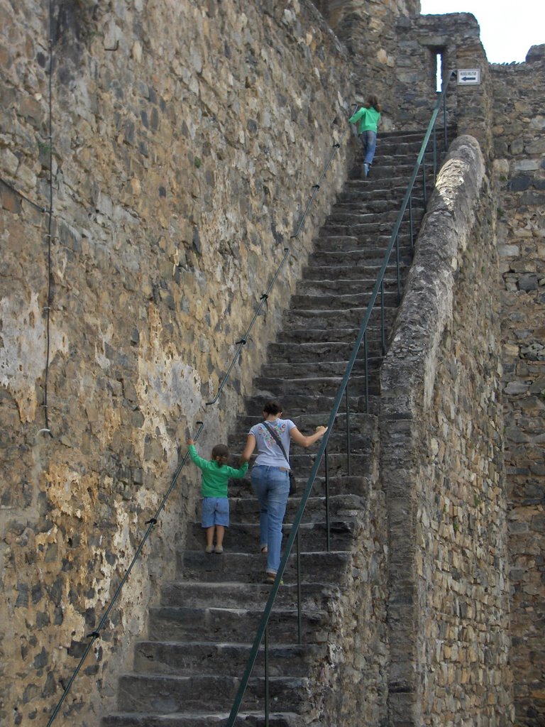 Mounting the tower, Braganza by Ricardo Mª González-…