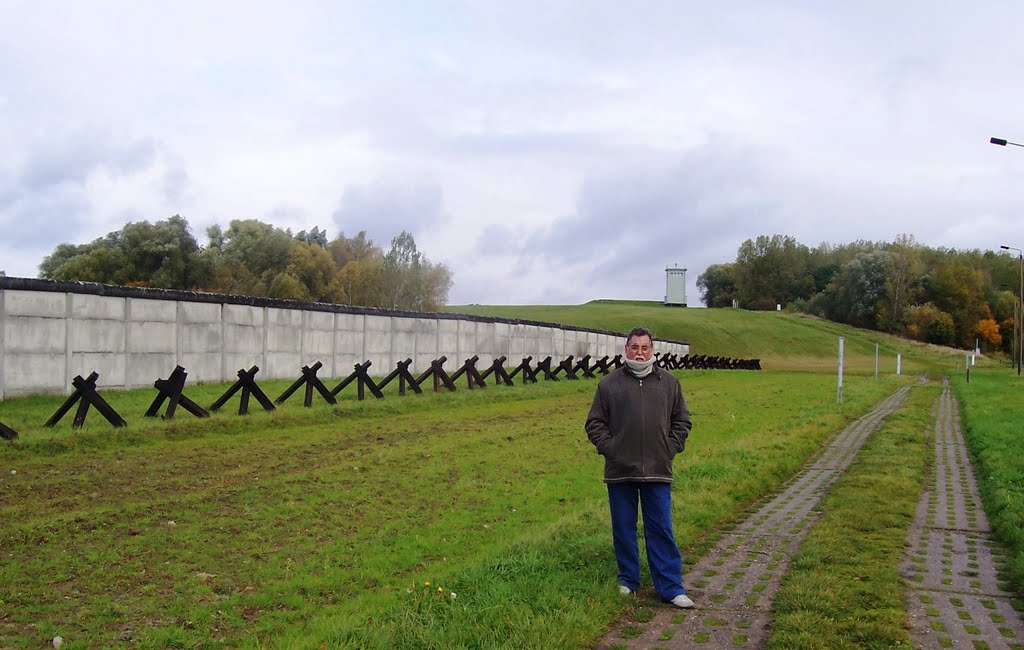 Hötensleben - Memorial de la ex-Cortina de Hierro by Fito Bolso