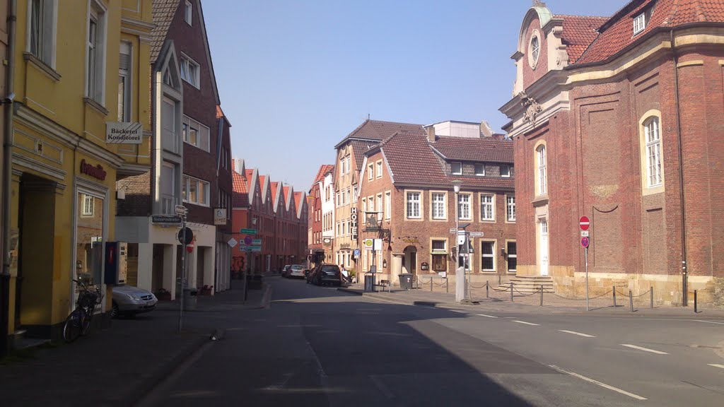 Hoersterstrasse mit Standesamt by wernerw