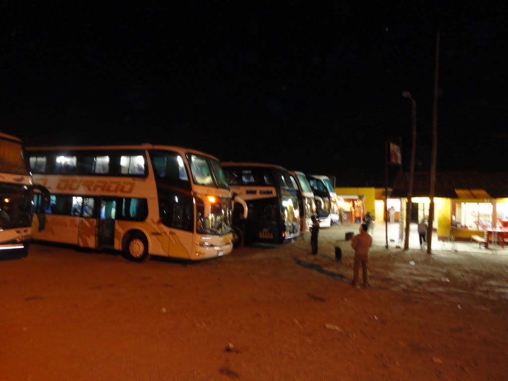 Buses en Restaurant PARAISO by W. Franklin Ovando F…