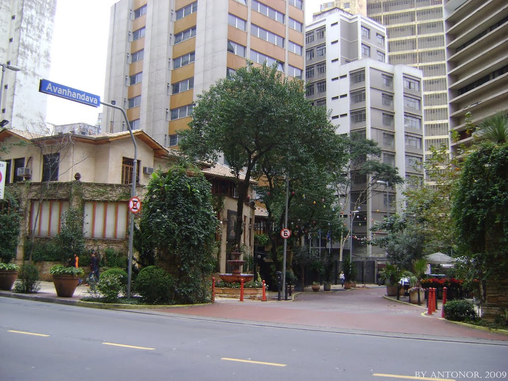 Rua Avanhandava, SP by Antônio N. Freitas