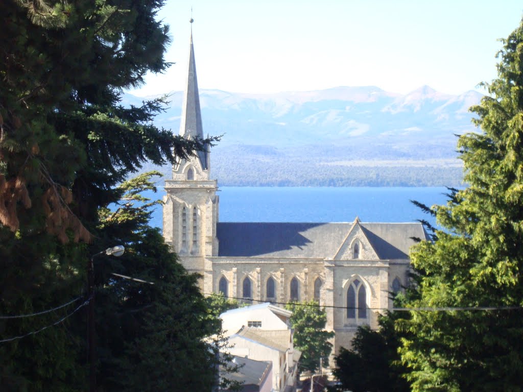 Vista de San Carlos de Bariloche y de la catedral by Cynthia P E