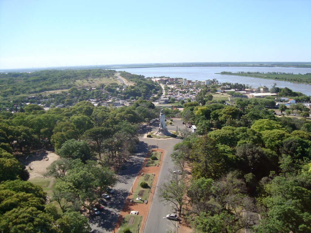 Urquiza, rotonda central, mas rio Paraná by lalupipi