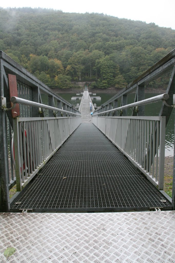 Bridge near youth hostel. by mbogers