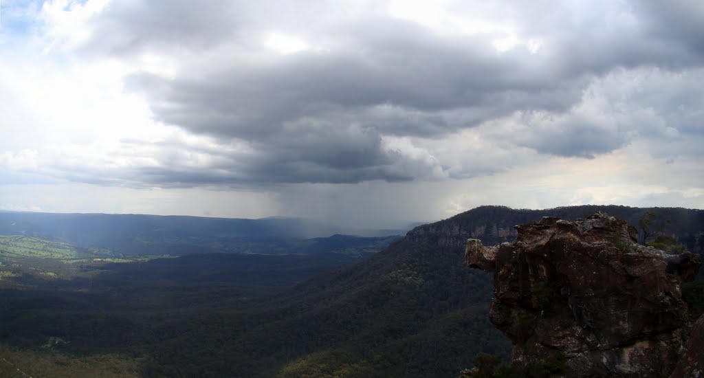 The Megalong with storm fast approaching by marhleet