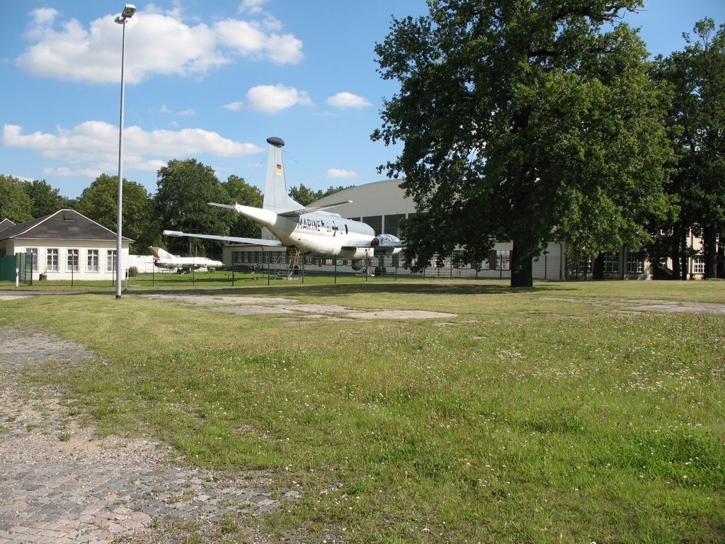 Flugzeugmuseum by Arnd Egon Lindner