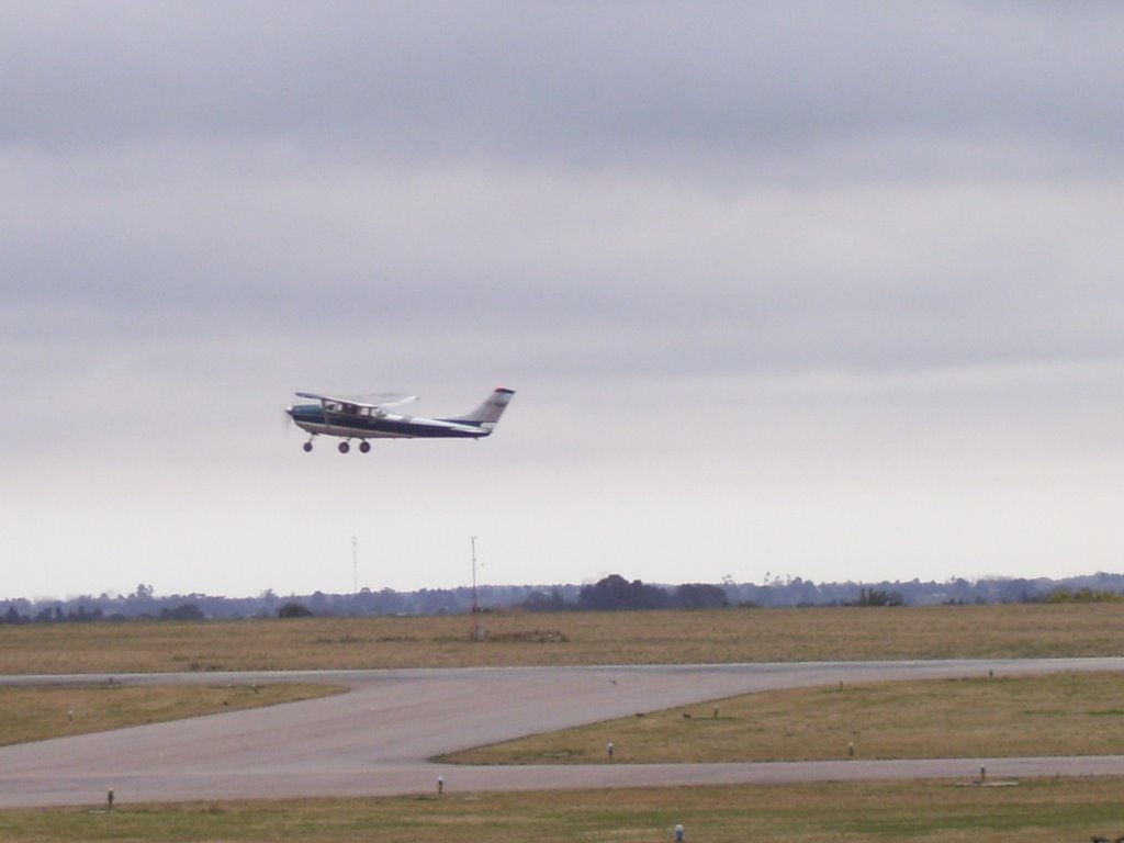 Cessna 182 en Melilla by nicolas1842