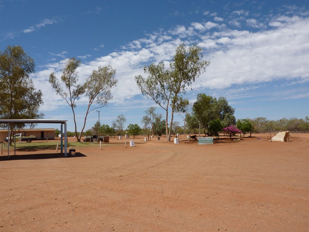 Campground Nanutarra Roadhouse, WA, Australia by Fred Language