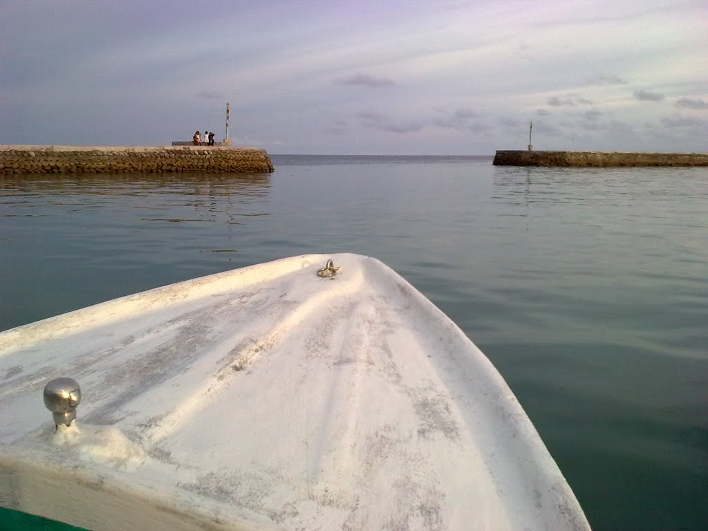 Naifaru Harbour Entry by Ziyad Rashad