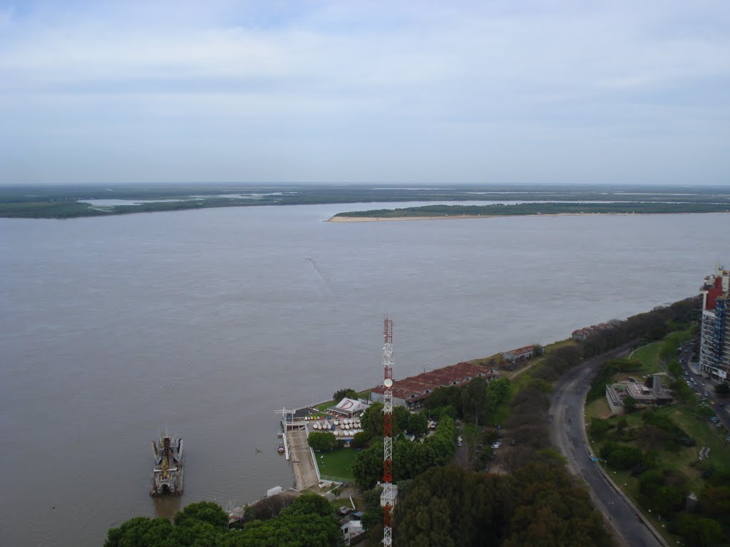 Centro, Rosario, Santa Fe, Argentina by Andres Franolich