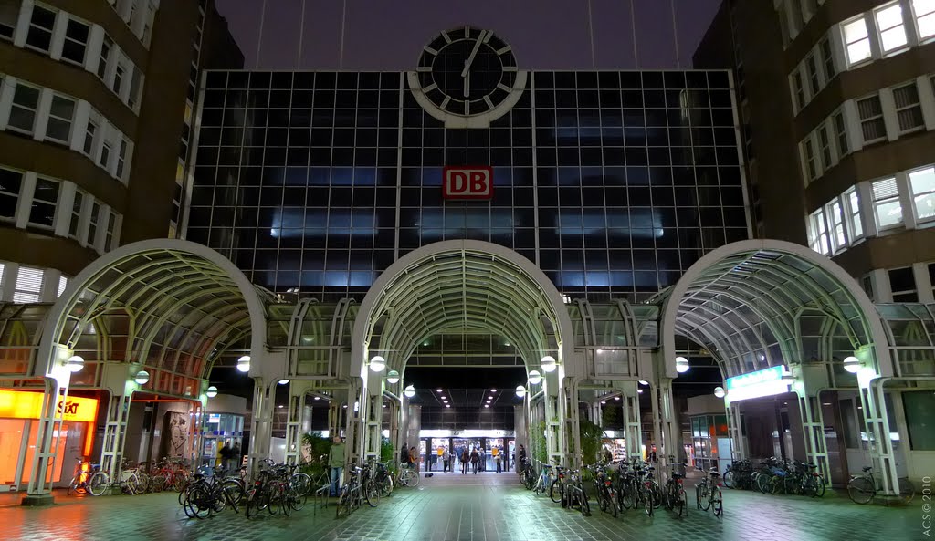 Dusseldorf Hbf at Night (Feb, 10) by Ahmet Cuneyt Selcuk