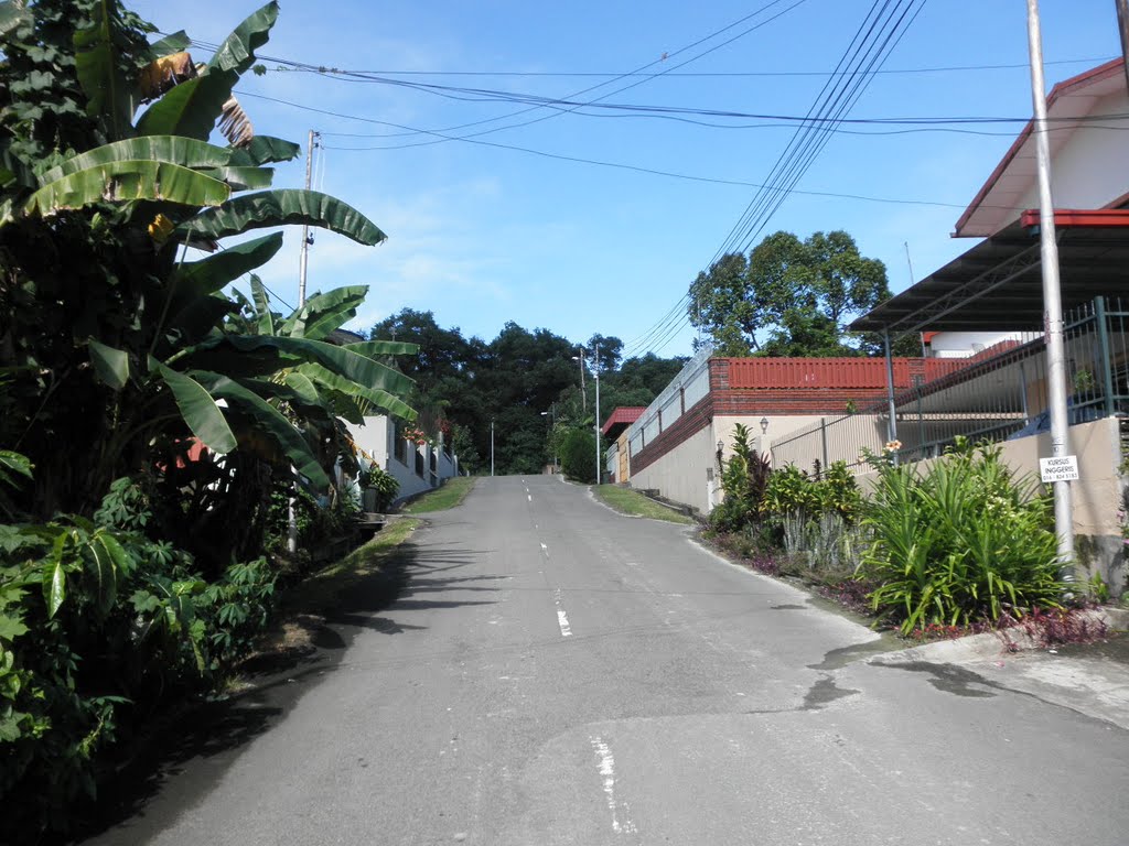 Incline At Warisan Hill Road by kkboy