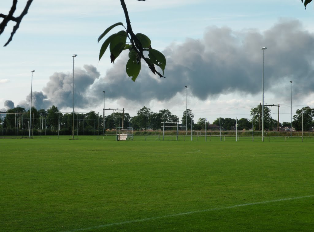 Factory in Meppel burning down (2009-06-14) (© wfmw) by Willy Mulder