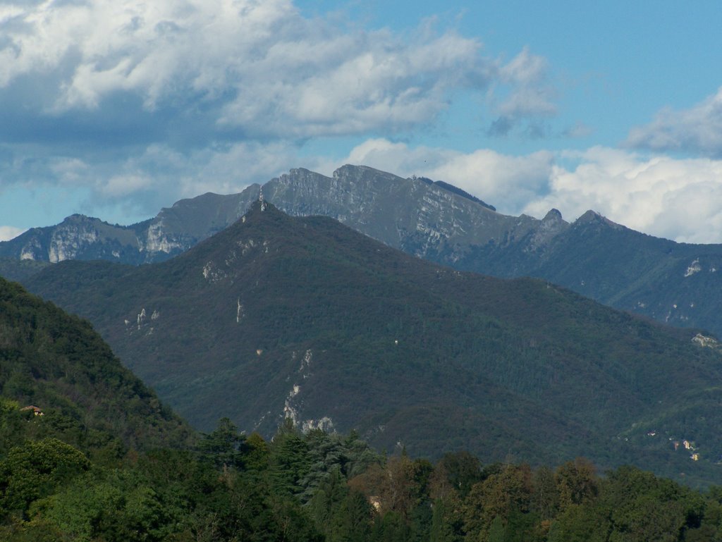 * Varese - Veduta sul Mt. Generoso e Mt. Orsa * by Quechua