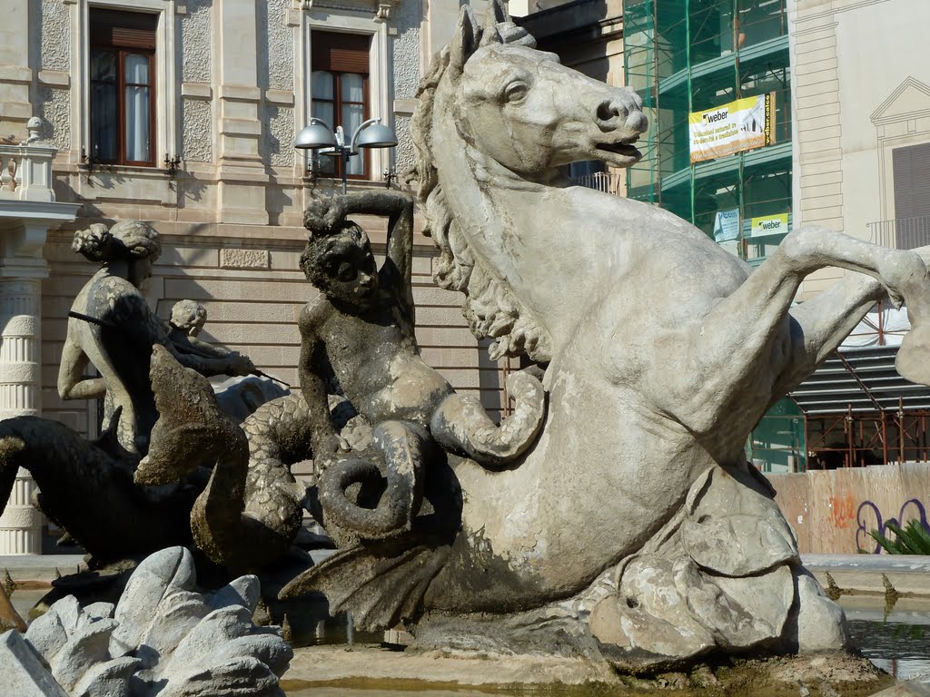 Fontana di Diana, Piazza Archimede by oldhamwa