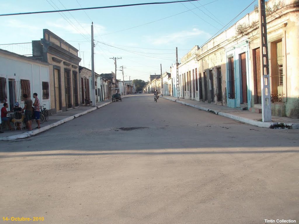 Colón esquina Carrillo, mirando hacia General Lee by Tintin Collection