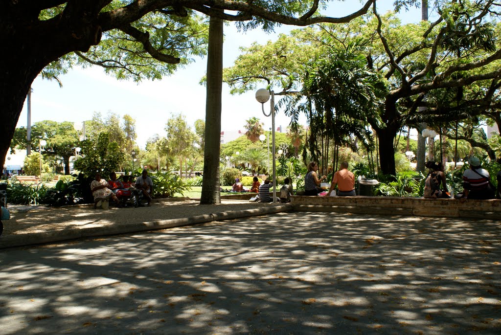 Place des Cocotiers Nouméa by kanaky