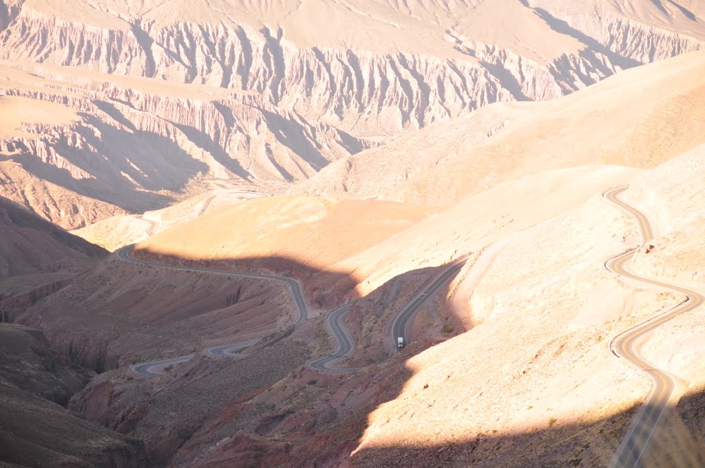 Cuesta de Lipan, Jujuy, Argentina by Pepe Colombo