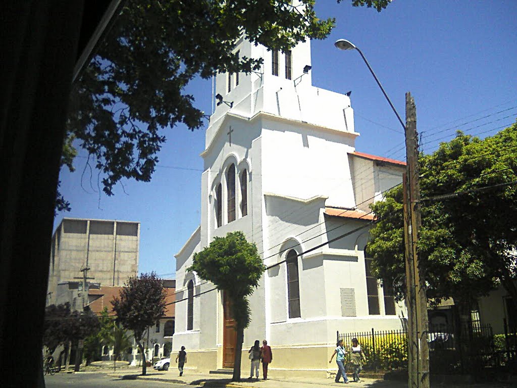 En la ruta del Vino, Templo Parroquial, Casablanca by Rene Olivares B