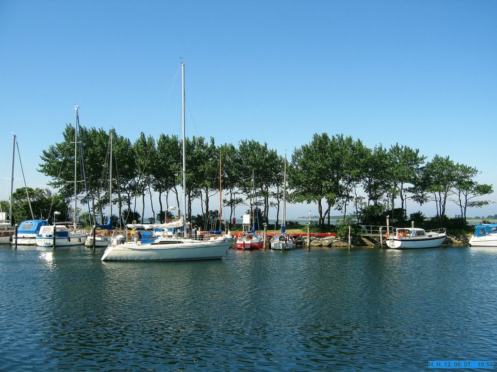 Orth liegt im äußersten Südwesten der Insel Fehmarn. by H. Hönow