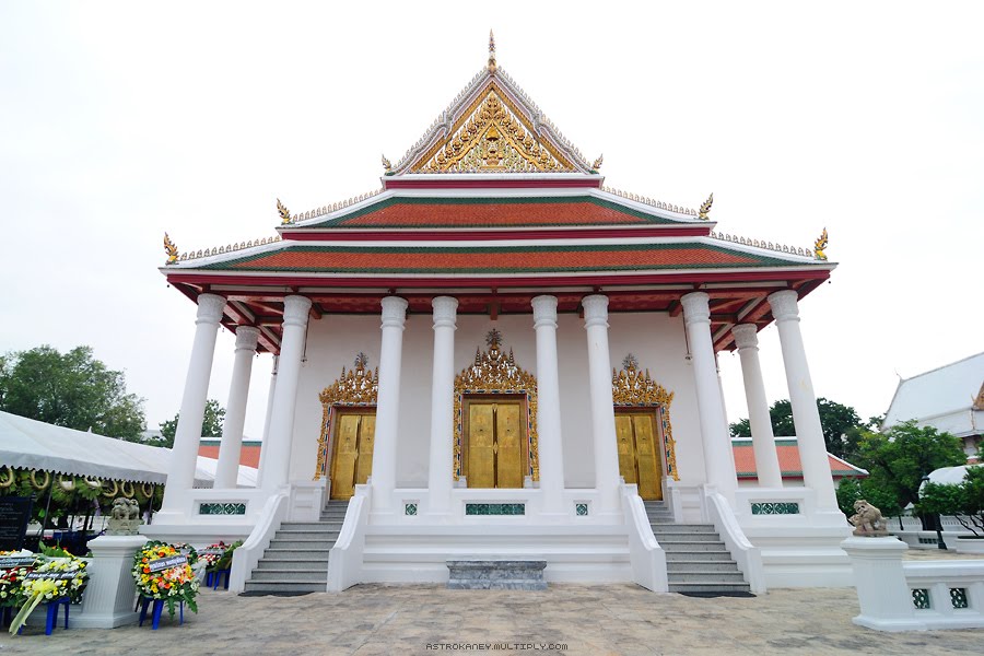 พระวิหารวัดมกุฎกษัตริยาราม ราชวรวิหาร by AstroKAney