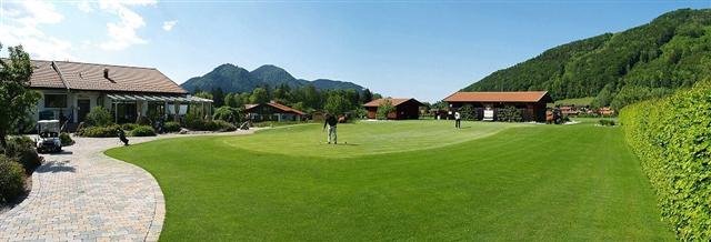 Clubhaus und Puttinggreen GC Ruhpolding by GC Ruhpolding