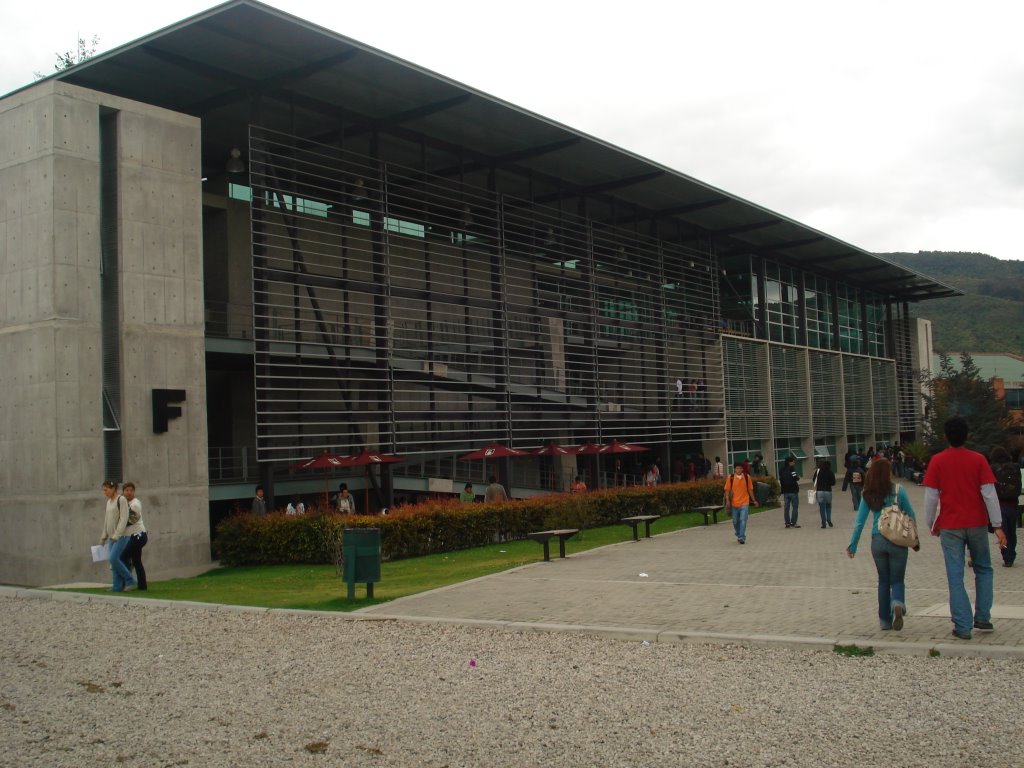 Escuela colombiana de ingenieria "julio Garavito" bloque F by William R. Torres V.