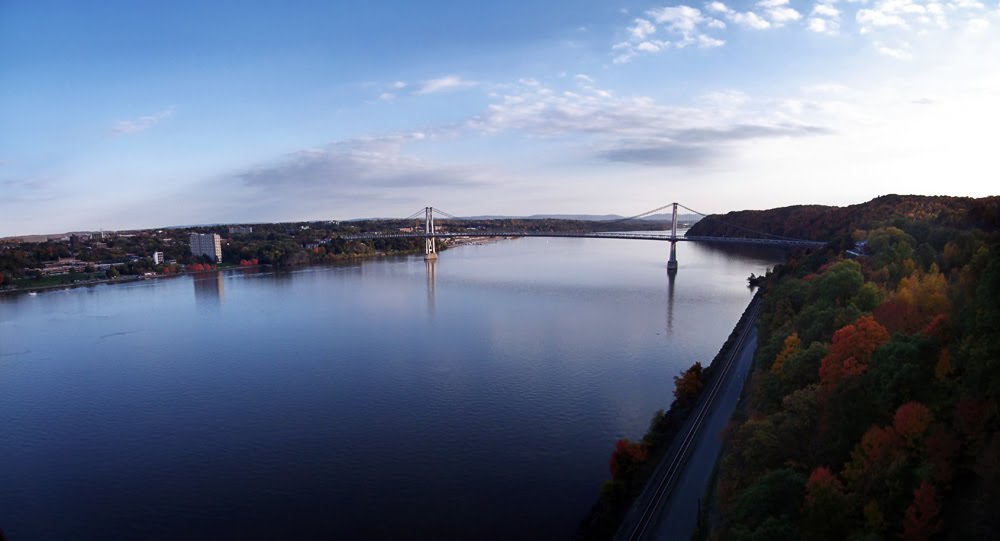 Looking out over the Mid Hudson Bridge from the Walkway over the Hudson by mtaHarlemLine