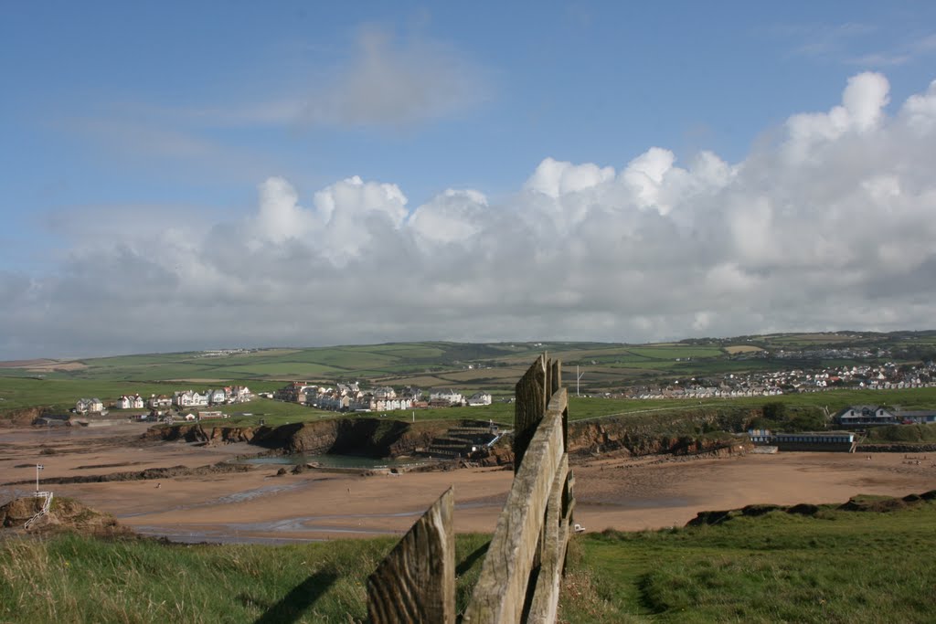 Looking North over Bude beach by jim100uk