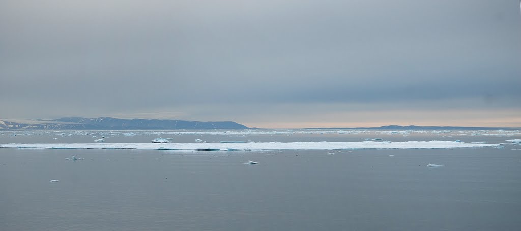 SMITH Sound - NARES Strait - On the left ELLESMERE Island CANADA & on the right GREENLAND by Michel Mus