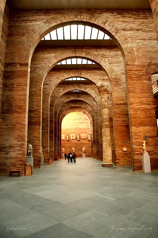 Museo romano de Mérida, sala central by Txema Bacaicoa