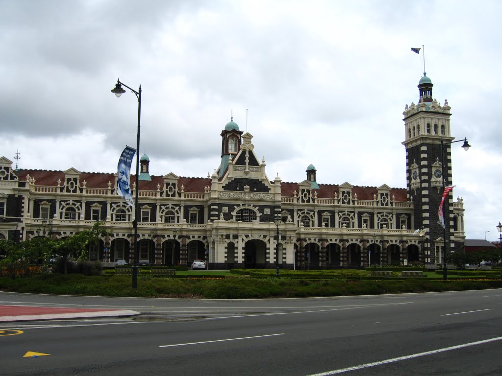 New Zeeland - Dunedin - Railway Station by Bjarkan Herjulfson