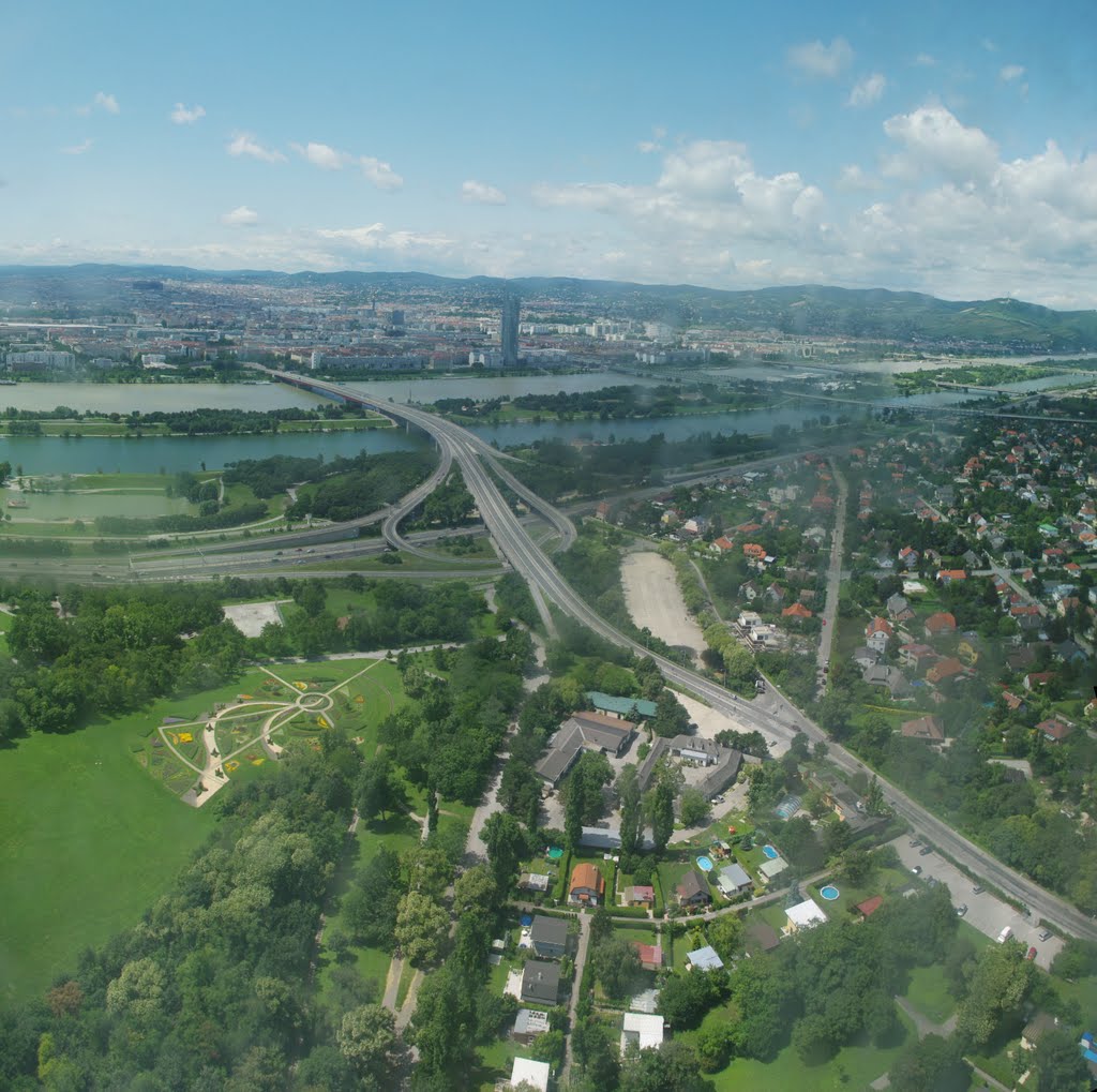 Vienna Donauturm by enzo cau