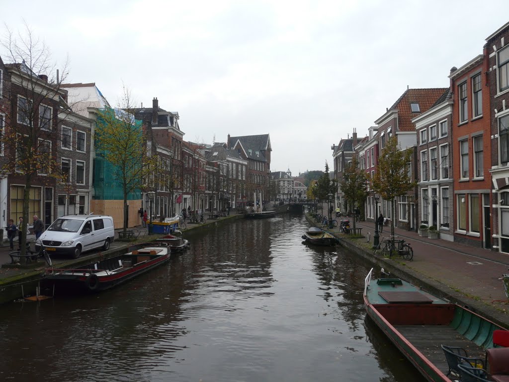 De Mare gezien vanaf de Marebrug, zicht op oosten, Leiden by David Jimmink