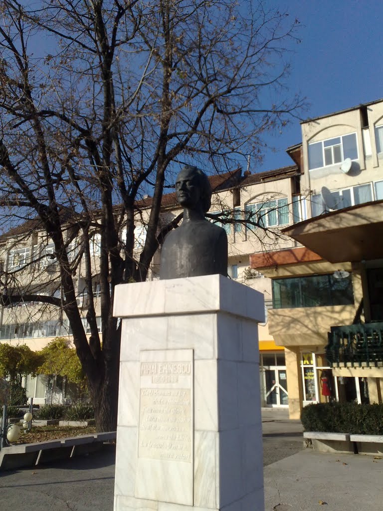 Statuia Mihai Eminescu by Amerindian