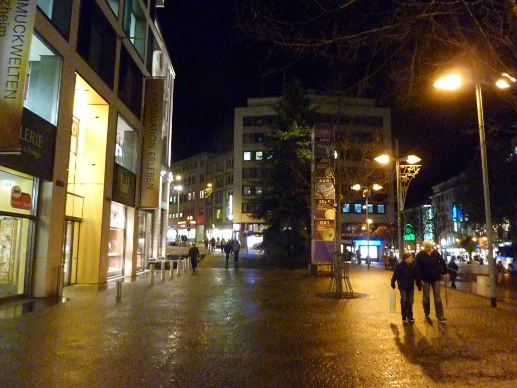 Der Leopoldplatz am Abend by Panzerknacker