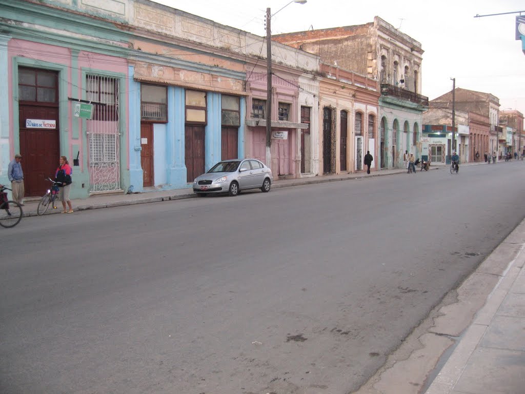 Avenida central de Cárdenas by Velazquez