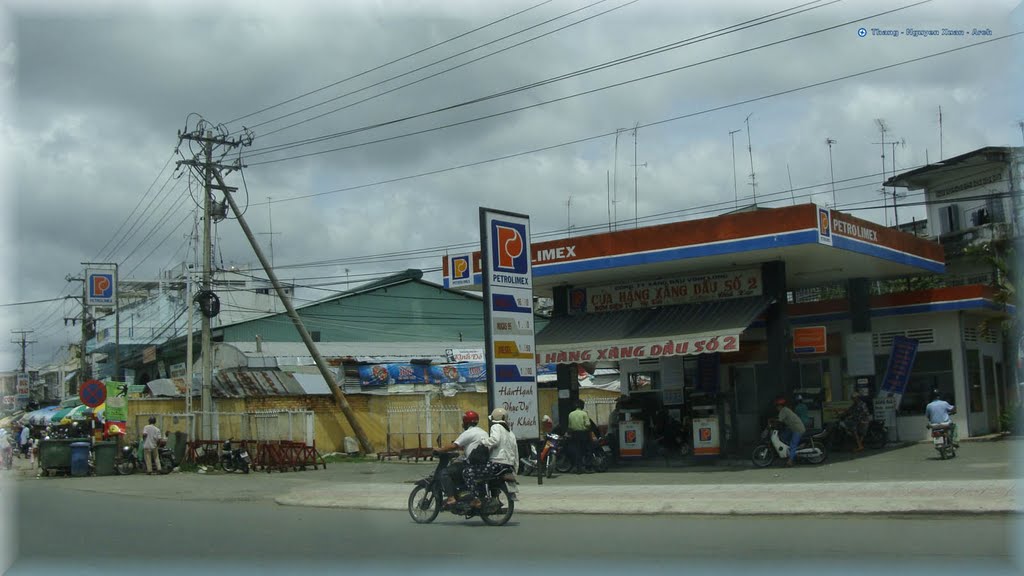 Cây xăng - Số 2 - Gas station by Thắng Nguyễn Xuân