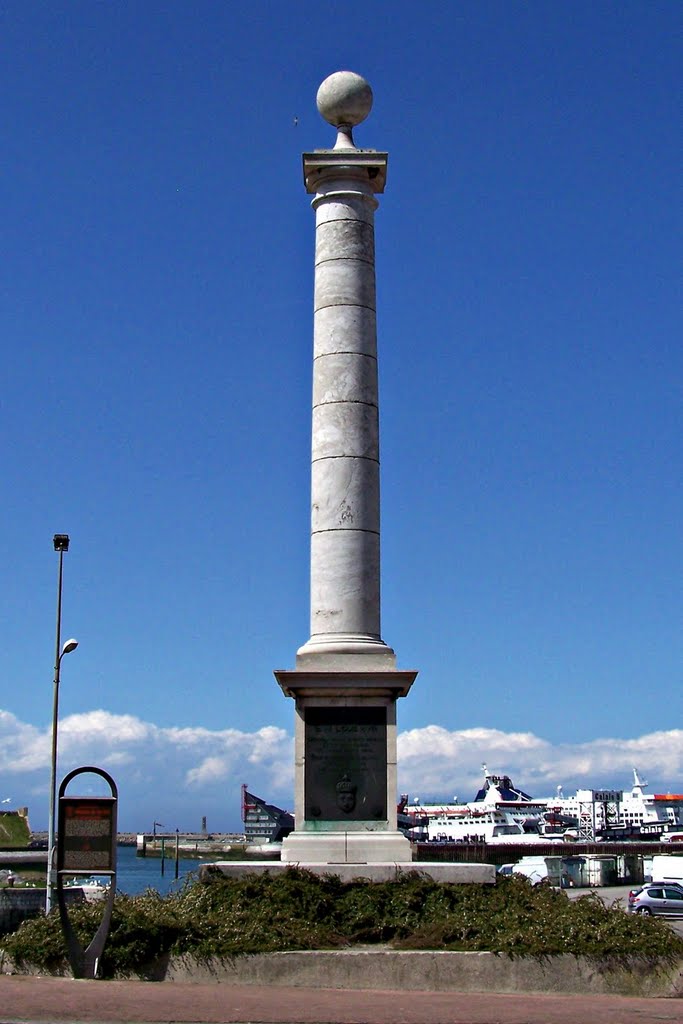 CALAIS - Colonne du débarquement de Louis XVIII by Jacques Delmarle