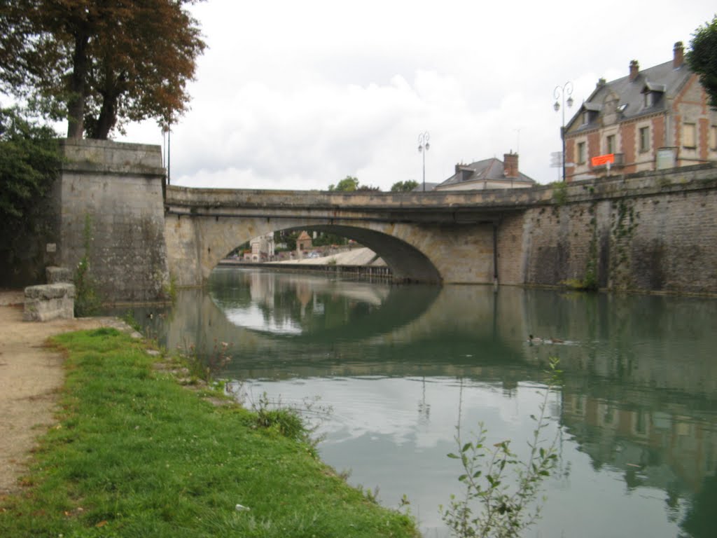 Pont sur la Seine by Andosenn