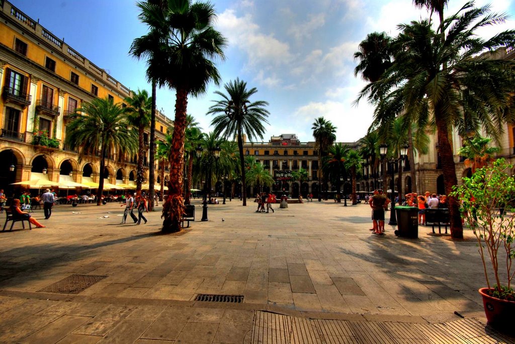 Plaça Reial Barcelona - Buy a print in - http://cafate.blogspot.com/ by © Cafate