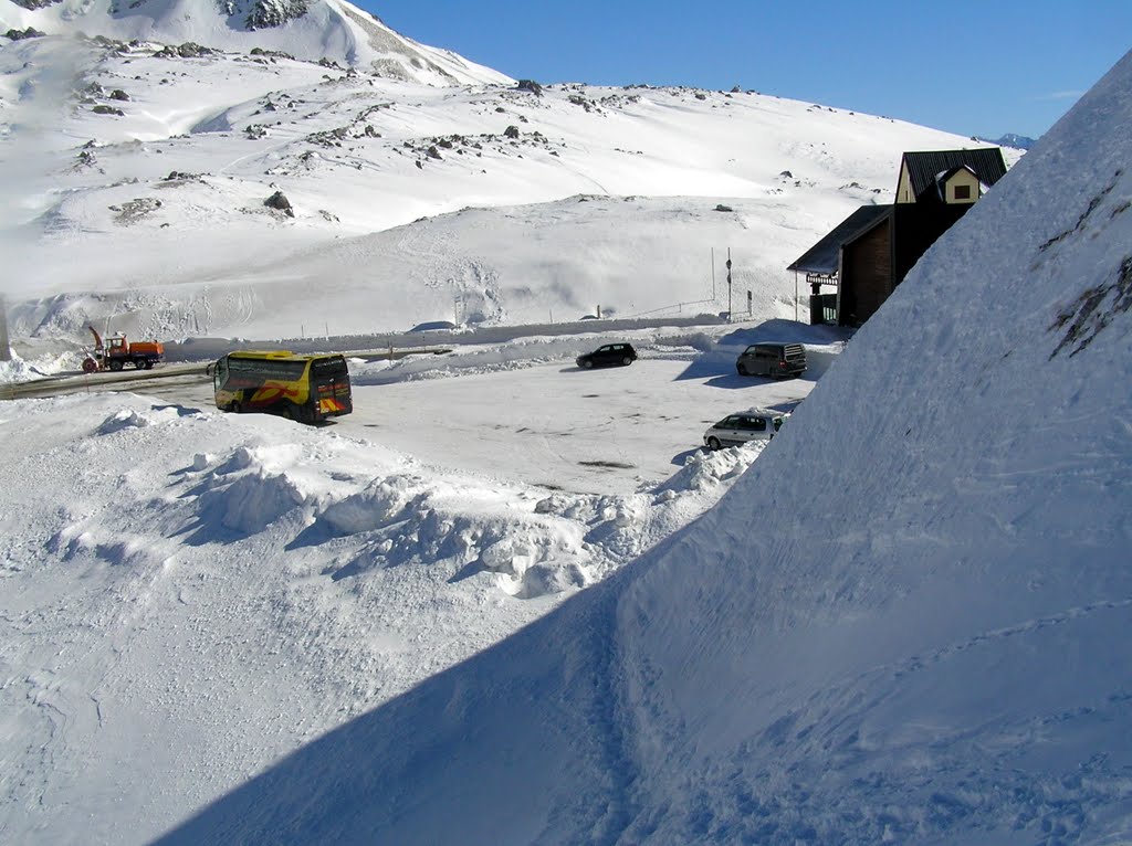 Parking en el Col de Portalet d´Aneu by César Urien