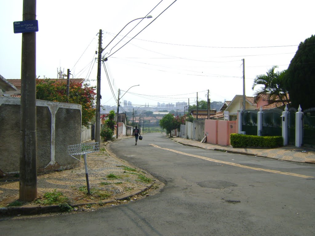 Parque Industrial - encontro da R. Luiz de Franca Camargo com R. Manuel Francisco Monteiro by Alexander Denarelli