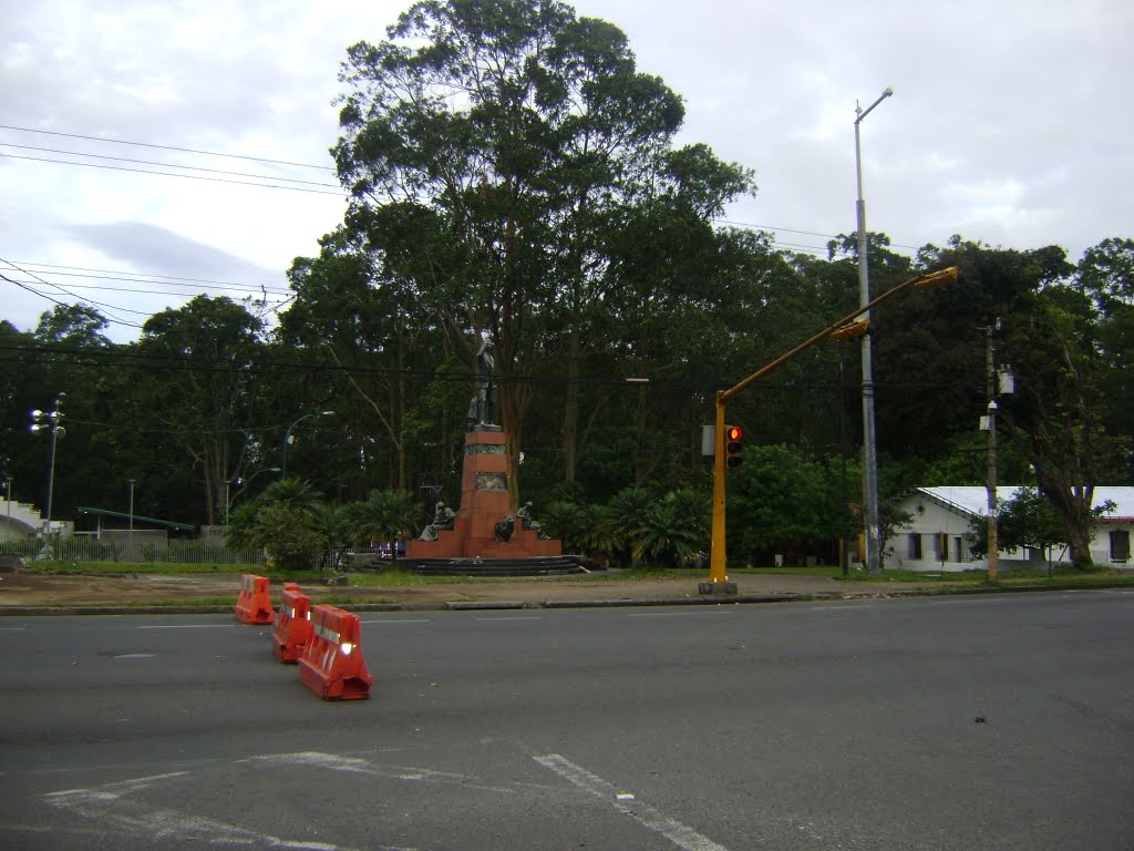 Monumento de León Cortes Castro by LUIS PALMA