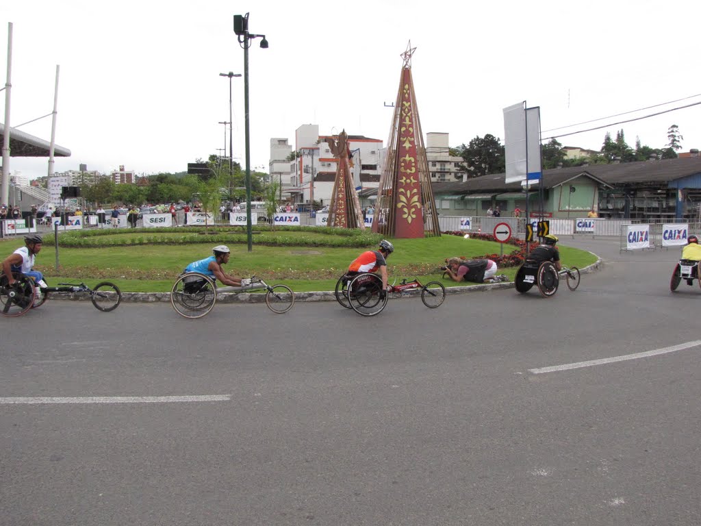 IV Meia Maratona de Blumenau - SC by Sílvio César Montibe…