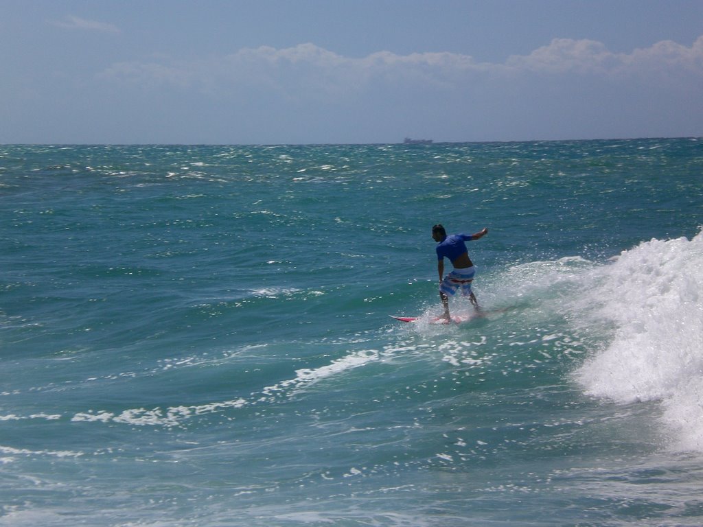 Surfing Chioma Beach by smarioni