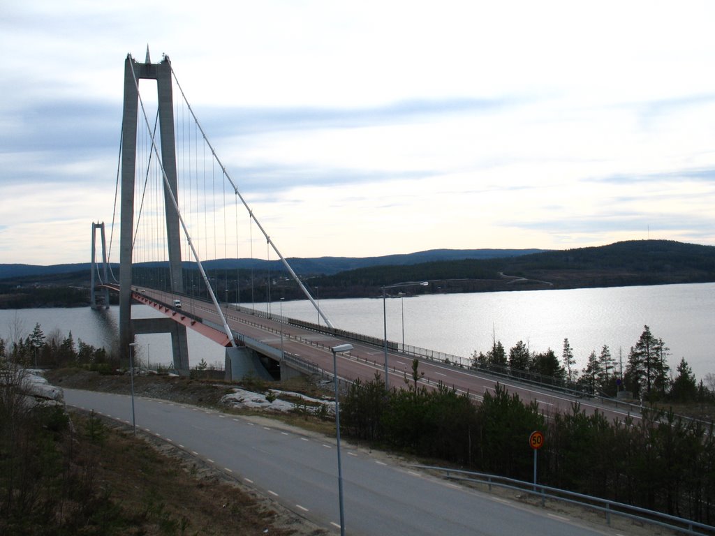 Högakustenbron by Jean-Åke Almquist